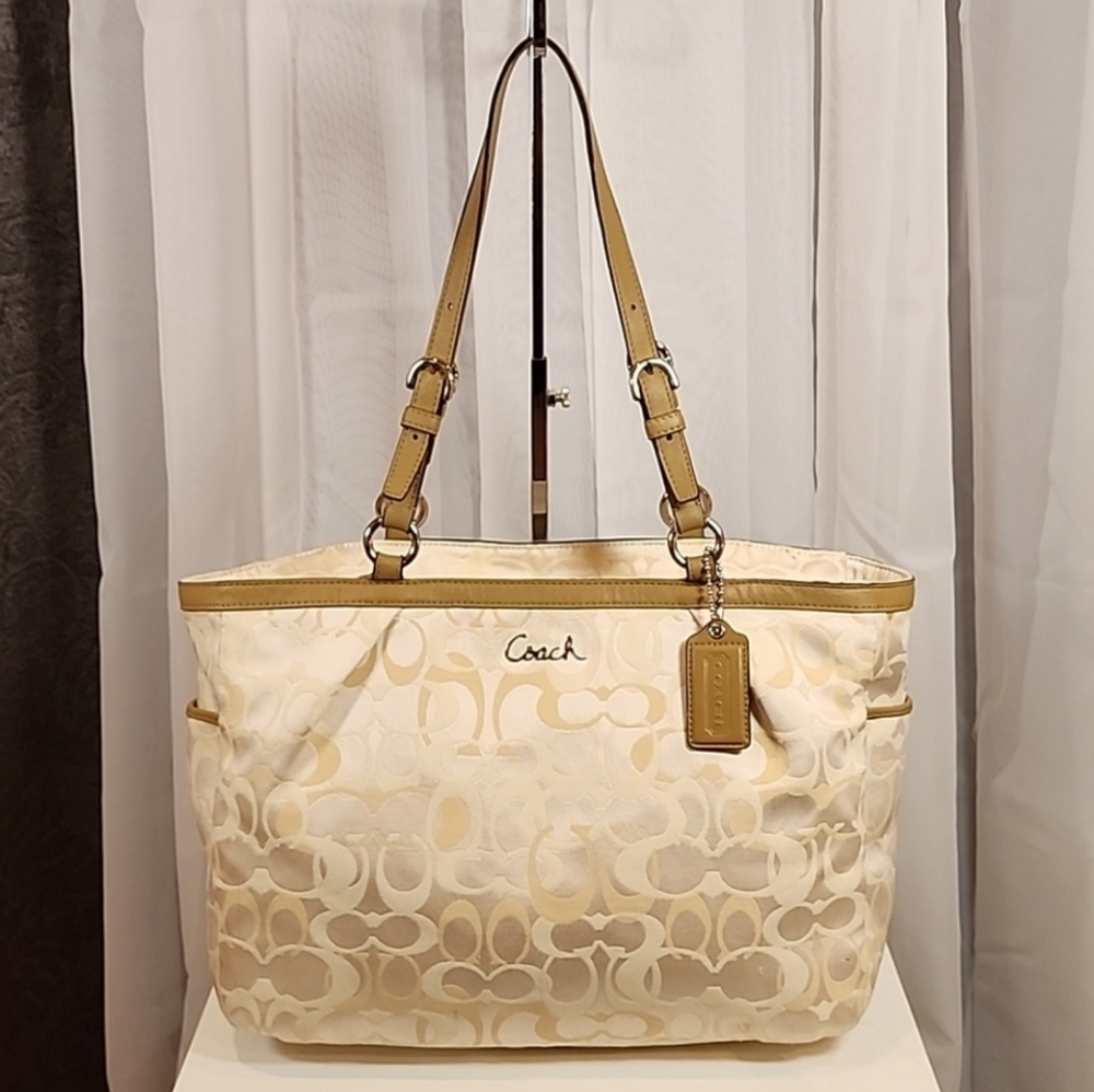 Beautiful Off White & Brown Signature Coach Bag